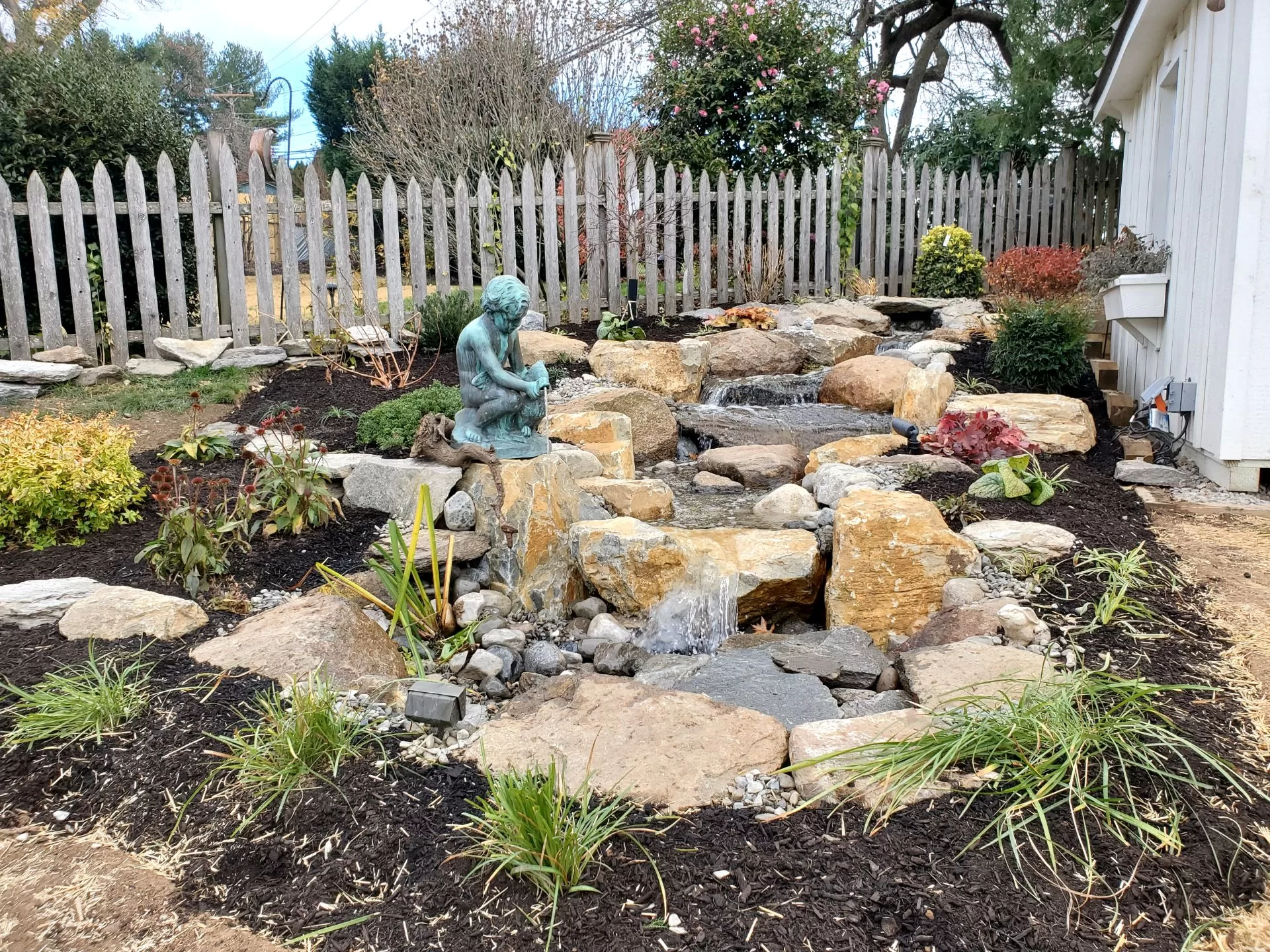 king-of-prussia-pondless-waterfall-outdoor-lighting